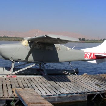 ligt de Cessna U 206 F Stationair II SU-FRA in de Nijl.....